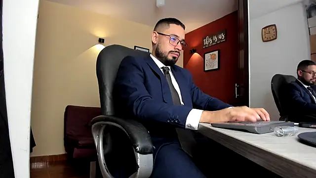 Snapshot of thesexlawyer1 chatting on 05-21-26, 04:21 thesexlawyer1 online show from 05-21-26, 04:21