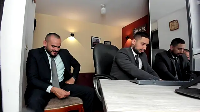 Snapshot of thesexlawyer1 chatting on 06-05-26, 04:28 thesexlawyer1 online show from 06-05-26, 04:28