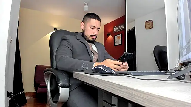 Snapshot of thesexlawyer1 chatting on 05-06-26, 02:04 thesexlawyer1 online show from 05-06-26, 02:04