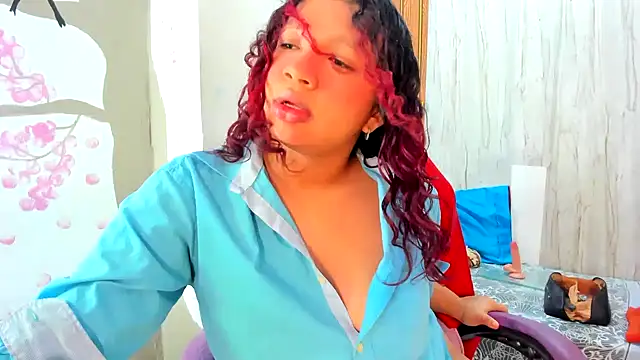 Snapshot of Emily_Coper18 chatting on 06-12-26, 01:53 Emily Coper18 online show from 06-12-26, 01:53