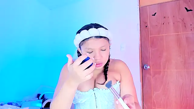 Snapshot of Emily_Coper18 chatting on 04-19-26, 02:07 Emily Coper18 online show from 04-19-26, 02:07