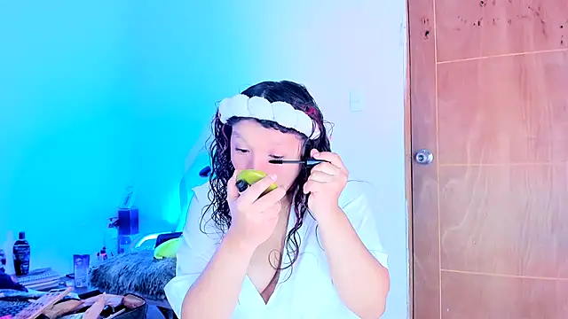 Snapshot of Emily_Coper18 chatting on 05-15-26, 02:15 Emily Coper18 online show from 05-15-26, 02:15