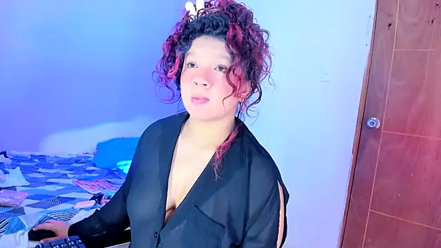 Snapshot of Emily_Coper18 chatting on 06-21-26, 03:01 Emily Coper18 online show from 06-21-26, 03:01
