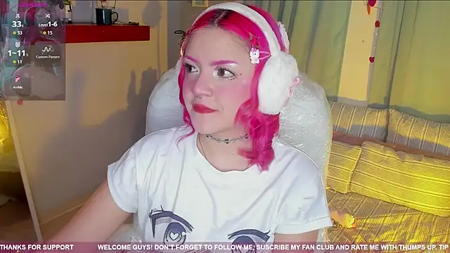 Snapshot of Tiny__Emmy chatting on 09-25-25, 05:35 Tiny Emmy online show from 09-25-25, 05:35