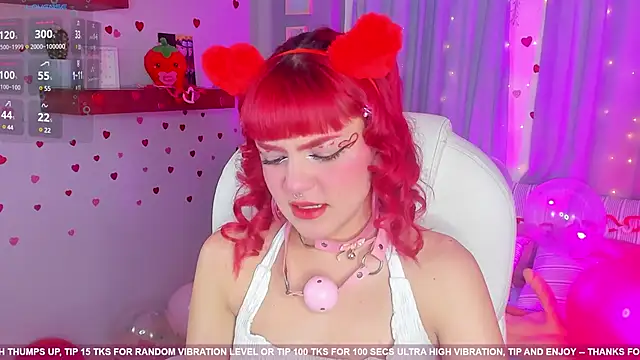 Snapshot of Tiny__Emmy chatting on 02-14-25, 10:04 Tiny Emmy online show from 02-14-25, 10:04