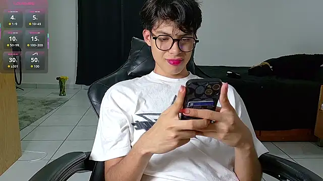 Jacotnk online show from 10-21-25, 04:34