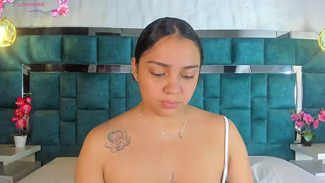 Snapshot of Abril_Gomez06 chatting on 05-04-26, 08:00 Abril Gomez06 online show from 05-04-26, 08:00