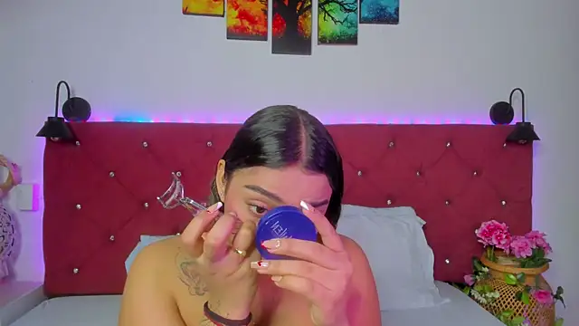 Snapshot of Abril_Gomez06 chatting on 11-23-25, 08:52 Abril Gomez06 online show from 11-23-25, 08:52