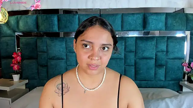 Snapshot of Abril_Gomez06 chatting on 05-16-26, 07:57 Abril Gomez06 online show from 05-16-26, 07:57