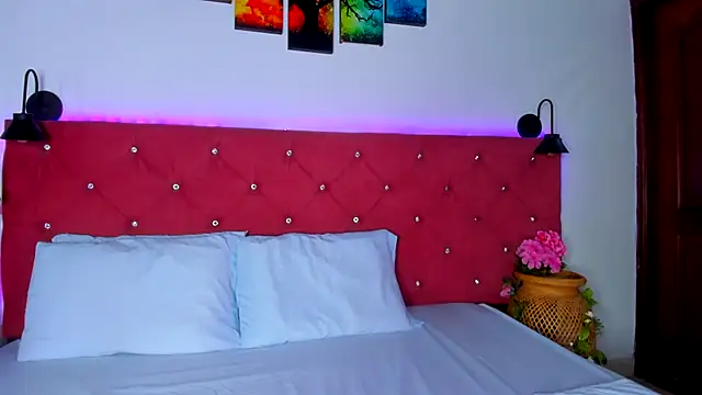 Snapshot of Abril_Gomez06 chatting on 11-08-25, 08:01 Abril Gomez06 online show from 11-08-25, 08:01