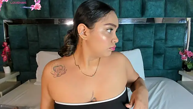 Snapshot of Abril_Gomez06 chatting on 04-17-26, 07:49 Abril Gomez06 online show from 04-17-26, 07:49