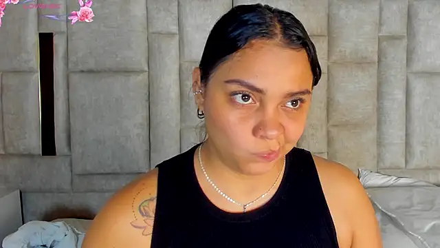 Snapshot of Abril_Gomez06 chatting on 04-24-26, 07:43 Abril Gomez06 online show from 04-24-26, 07:43