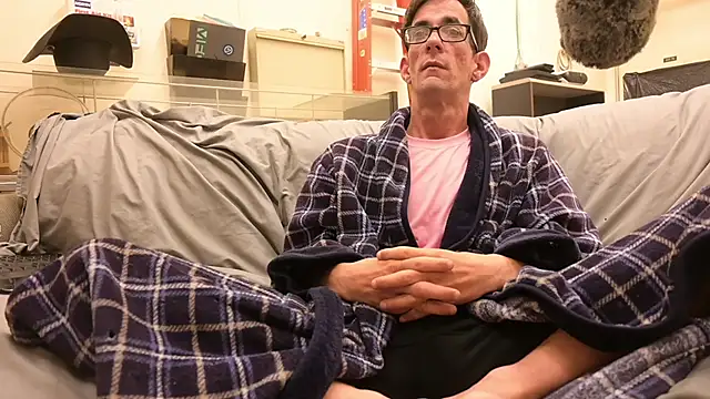 joeiandola online show from 04-11-26, 03:14