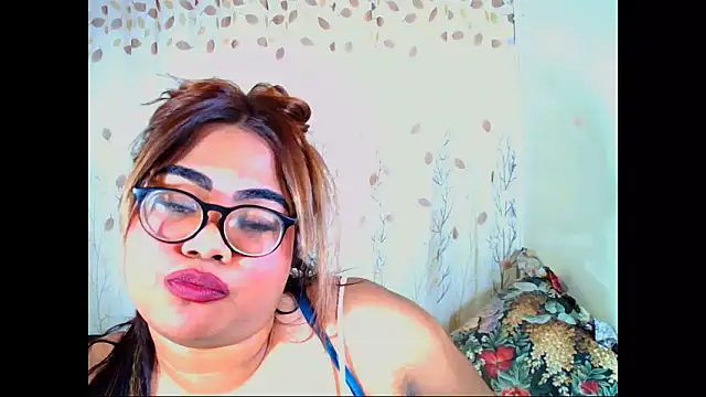 Snapshot of Indian_Lola00 chatting on 07-17-26, 06:27 Indian Lola00 online show from 07-17-26, 06:27