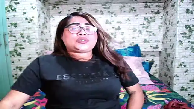 Snapshot of Indian_Lola00 chatting on 06-24-26, 05:22 Indian Lola00 online show from 06-24-26, 05:22