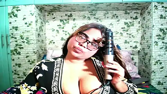 Snapshot of Indian_Lola00 chatting on 06-25-26, 05:29 Indian Lola00 online show from 06-25-26, 05:29