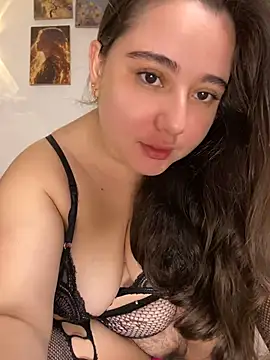 Snapshot of LunaGil1 chatting on 06-18-26, 01:05 LunaGil1 online show from 06-18-26, 01:05