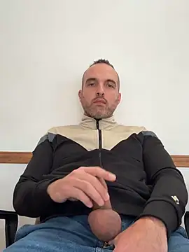 leon3875 online show from 05-18-26, 03:28