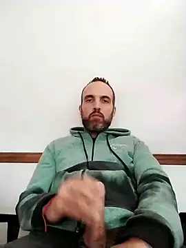 Snapshot of leon3875 chatting on 12-05-24, 03:33 leon3875 online show from 12-05-24, 03:33