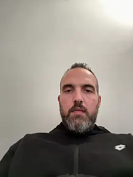 leon3875 online show from 04-01-26, 03:42