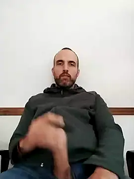 Snapshot of leon3875 chatting on 12-20-24, 03:31 leon3875 online show from 12-20-24, 03:31