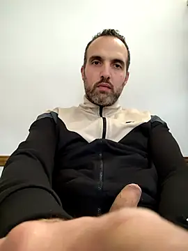Snapshot of leon3875 chatting on 10-23-25, 03:32 leon3875 online show from 10-23-25, 03:32