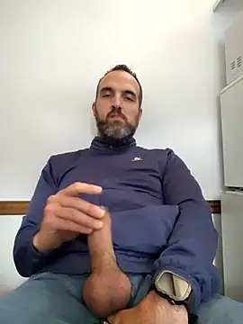 leon3875 online show from 12-18-25, 03:27