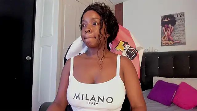 Snapshot of Reina_Love2 chatting on 04-21-26, 01:50 Reina Love2 online show from 04-21-26, 01:50