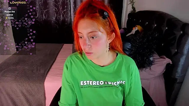 Violetaarey online show from 04-15-26, 05:39