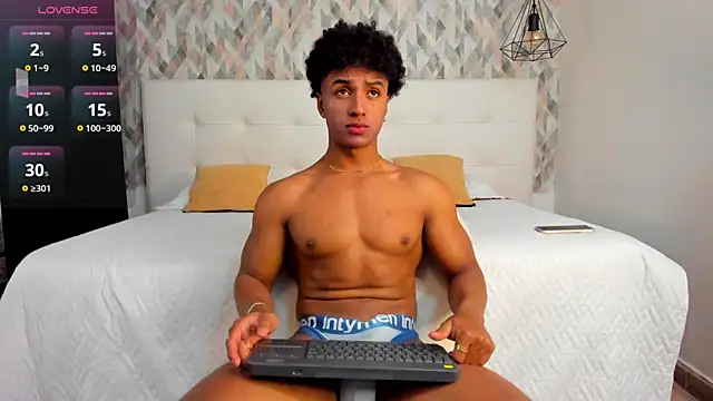 Snapshot of MagnusKing_ chatting on 03-07-25, 12:01 MagnusKing online show from 03-07-25, 12:01