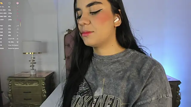 Mara Betancurt online show from 12-19-25, 04:05