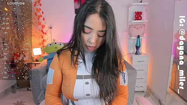 Snapshot of _dayana_miler chatting on 01-21-25, 01:50 dayana miler online show from 01-21-25, 01:50