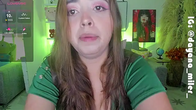 Snapshot of _dayana_miler chatting on 03-19-25, 12:04 dayana miler online show from 03-19-25, 12:04