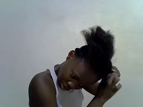 Snapshot of hey_its_andreana chatting on 10-21-25, 07:46 hey its andreana online show from 10-21-25, 07:46