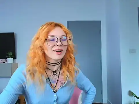 Snapshot of juicyshow_ chatting on 09-16-25, 02:23 juicyshow online show from 09-16-25, 02:23