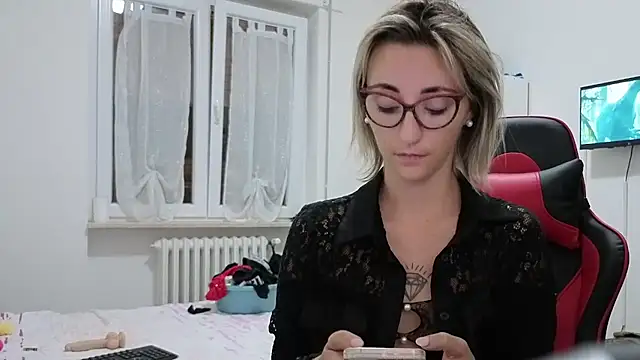 Snapshot of sexy_blondie92 chatting on 09-26-25, 09:10 sexy blondie92 online show from 09-26-25, 09:10