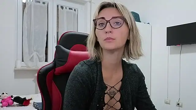 Snapshot of sexy_blondie92 chatting on 10-02-25, 09:51 sexy blondie92 online show from 10-02-25, 09:51