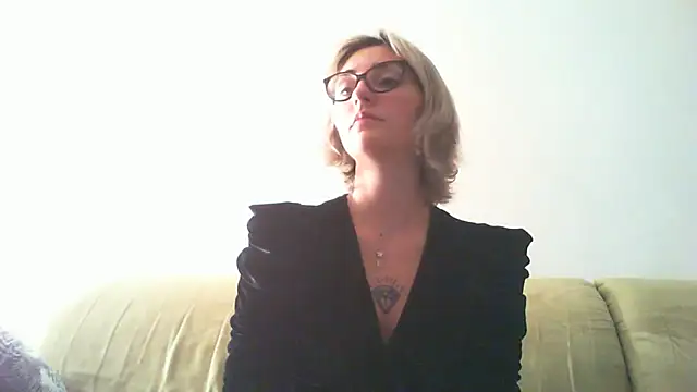 Snapshot of sexy_blondie92 chatting on 01-19-25, 11:00 sexy blondie92 online show from 01-19-25, 11:00