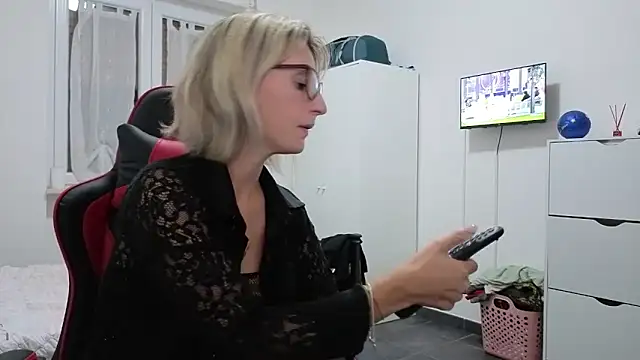 Snapshot of sexy_blondie92 chatting on 10-01-25, 09:40 sexy blondie92 online show from 10-01-25, 09:40