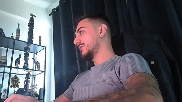 Snapshot of AndrewBanner chatting on 03-17-25, 05:23 AndrewBanner online show from 03-17-25, 05:23