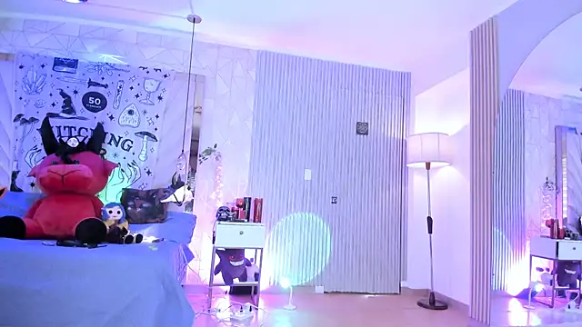 zephirahabney online show from 10-24-25, 02:38