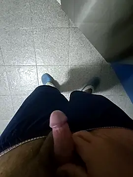 Snapshot of RIP_Curl chatting on 10-24-25, 06:12 RIP Curl online show from 10-24-25, 06:12