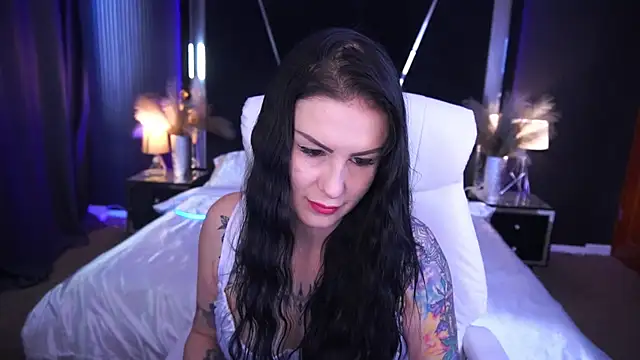 AmberDismond online show from 10-22-25, 05:51