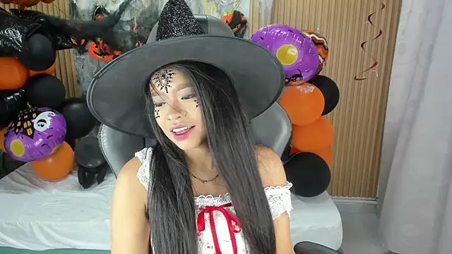 Lili 16 online show from 10-28-25, 11:09