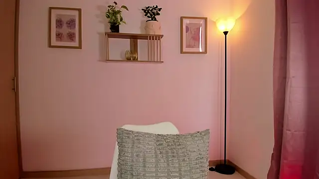 Snapshot of Lilabril chatting on 05-29-26, 02:45 Lilabril online show from 05-29-26, 02:45