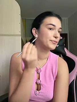 Snapshot of Julietta_a chatting on 09-29-25, 06:31 Julietta a online show from 09-29-25, 06:31
