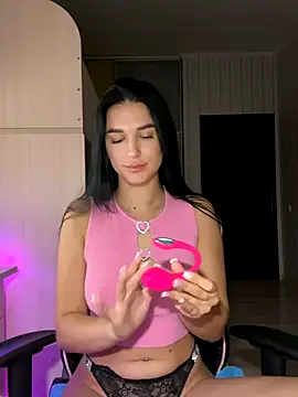 Snapshot of Julietta_a chatting on 10-08-25, 04:08 Julietta a online show from 10-08-25, 04:08