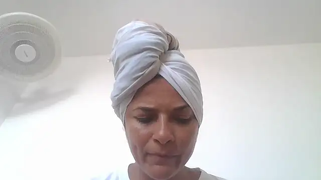 GiveLove1 online show from 11-18-25, 01:36