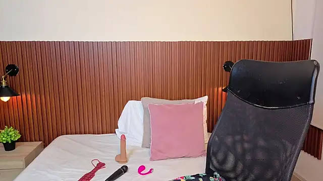 chanel brunette online show from 02-19-26, 12:13