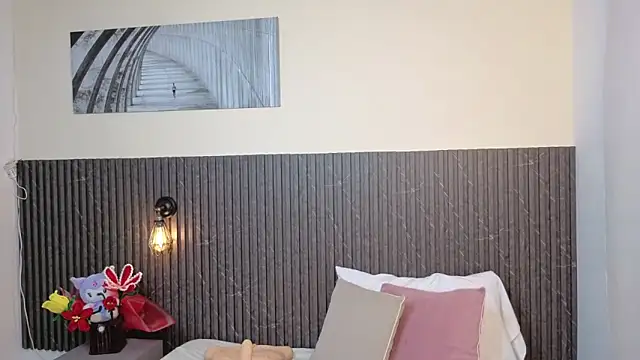 chanel brunette online show from 03-09-26, 06:00